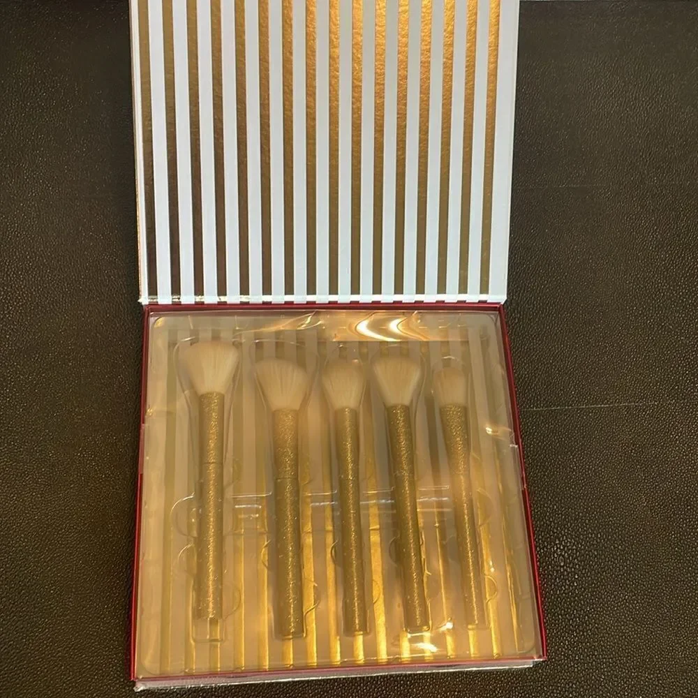 Ellen Tracy Essential Brush Collection - Picture 5 of 6